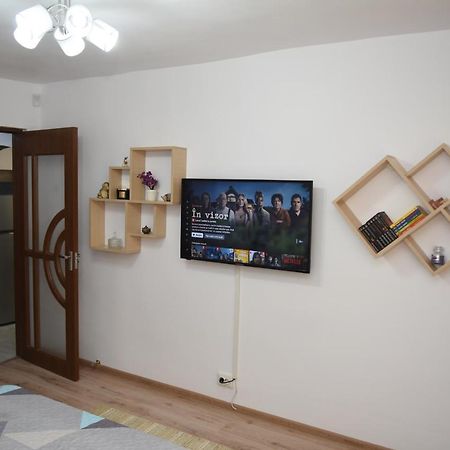 1St Apartment Nehoiu Esterno foto
